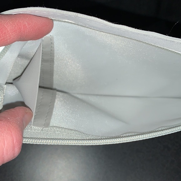 EUC Aftershokz light gray fanny pack - Picture 5 of 5